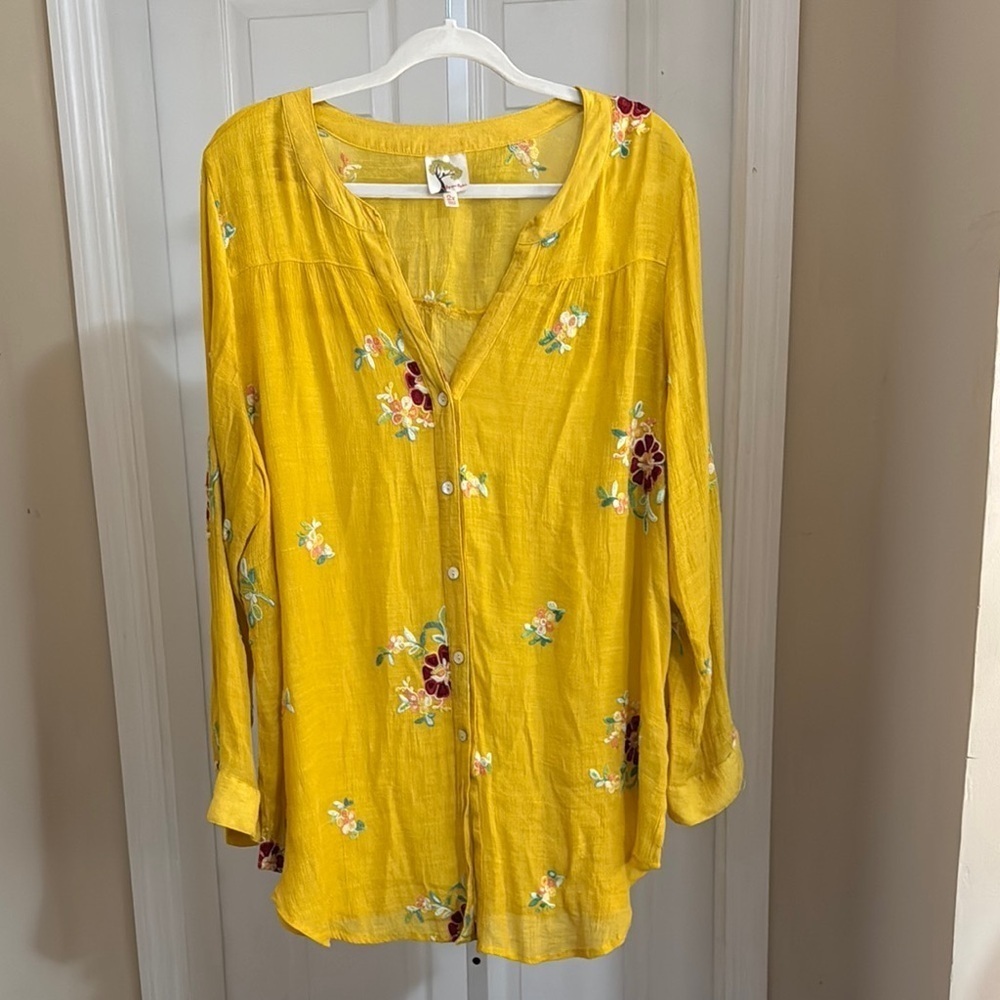 Fig and Flower Yellow Boxy Blouse with Relaxed Fit